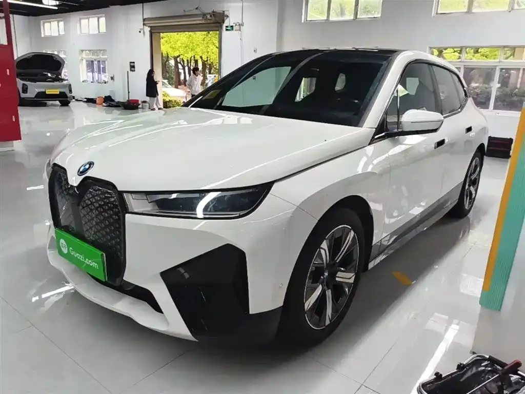 BMW iX