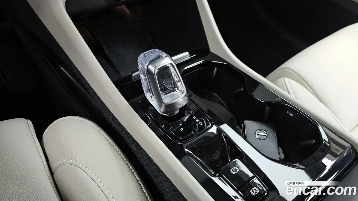 Volvo XC40 2024 из KR, фото 6