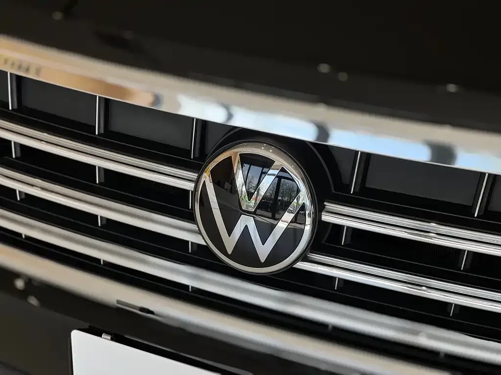Volkswagen Touareg — фото 7