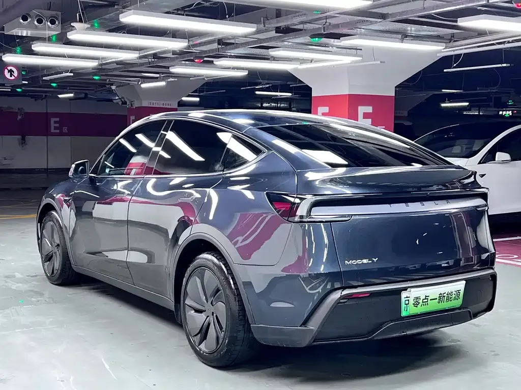 Tesla Model Y — фото 10
