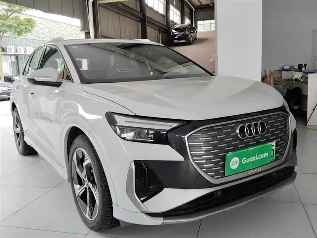Audi Q4 e-tron — фото 10