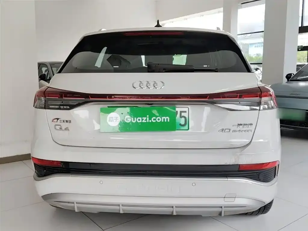 Audi Q4 e-tron — фото 2