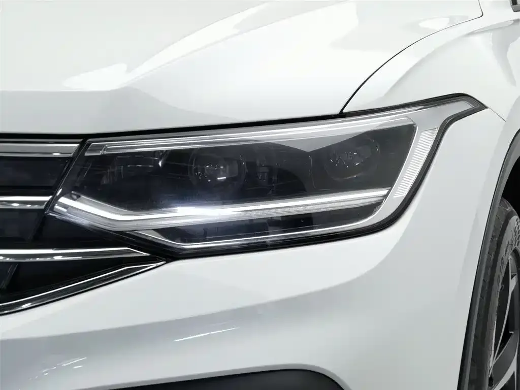 Volkswagen Tiguan L — фото 6
