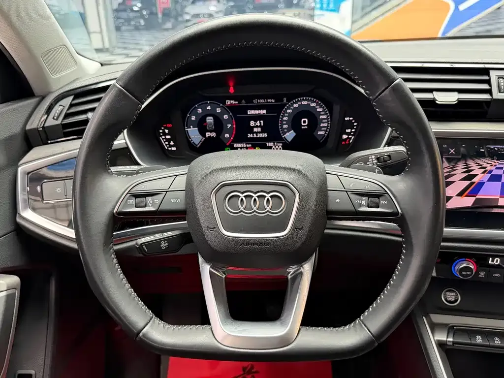 Audi Q3 — фото 8