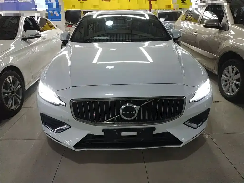 Volvo S60 2024 из CN, фото 8