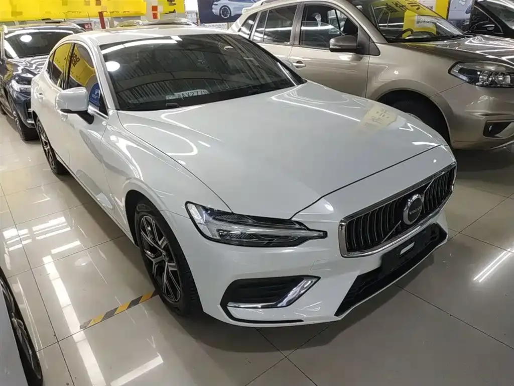 Volvo S60 2024 из CN, фото 4