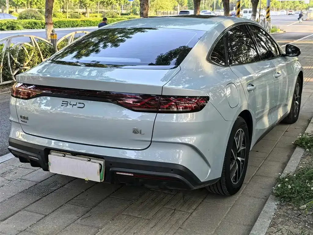 BYD Qin L — фото 8