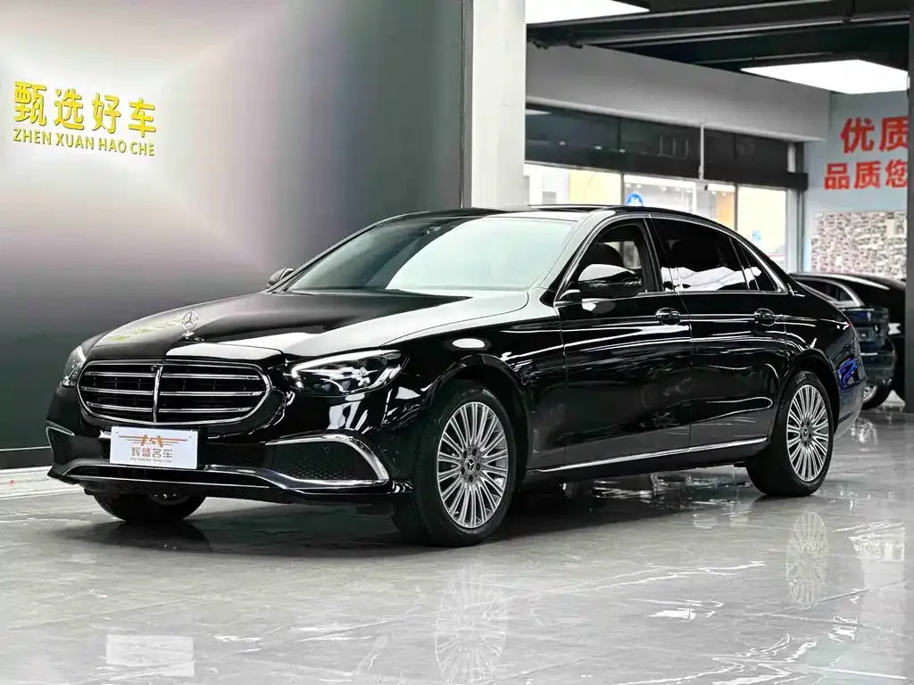Mercedes-Benz E-Class — фото 1