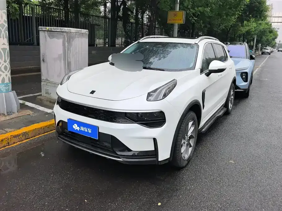 Lynk & Co 01