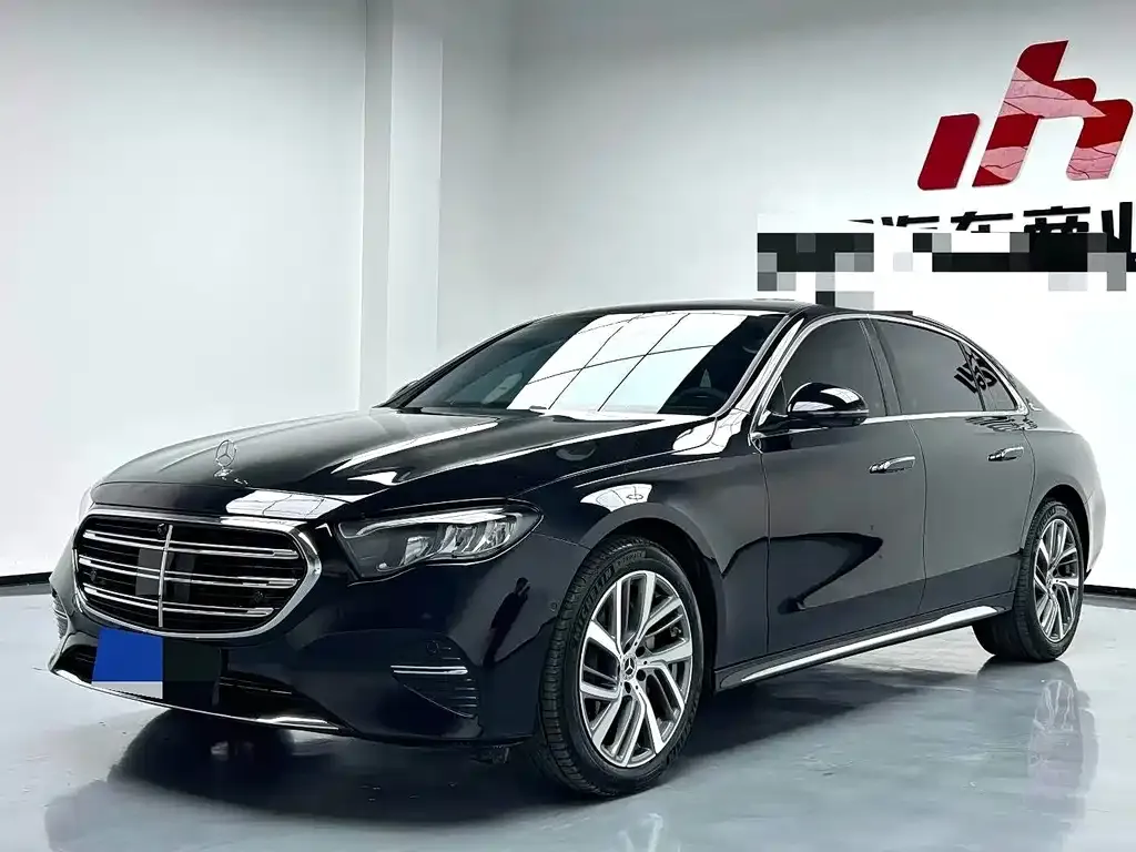 Mercedes-Benz E-Class — фото 1