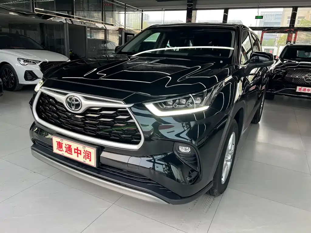 Toyota Highlander — фото 1