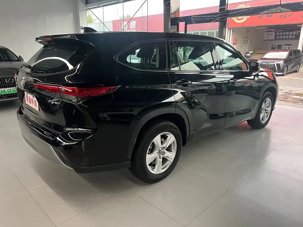 Toyota Highlander — фото 2