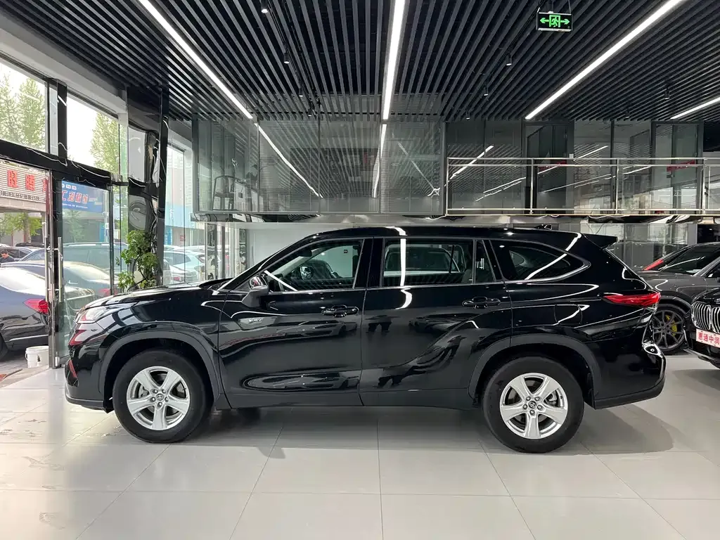 Toyota Highlander — фото 10