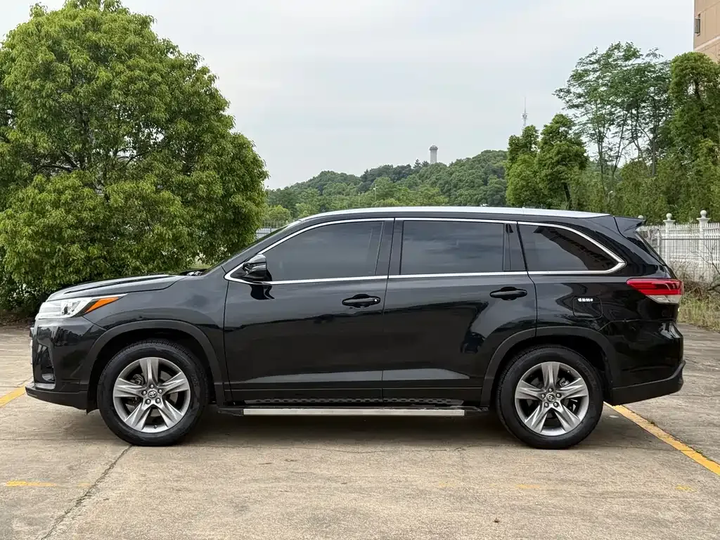 Toyota Highlander — фото 10