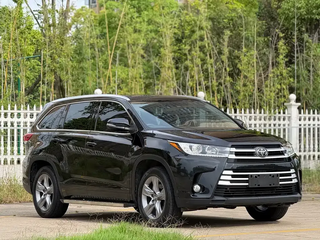 Toyota Highlander — фото 9