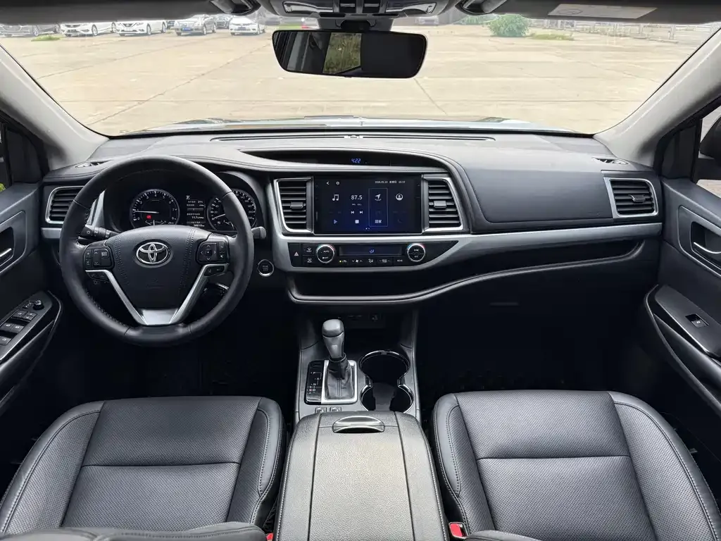 Toyota Highlander — фото 4