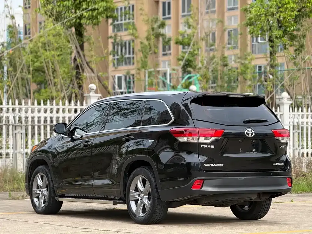 Toyota Highlander — фото 7