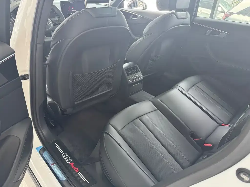 Audi A4L 2025 из CN, фото 4