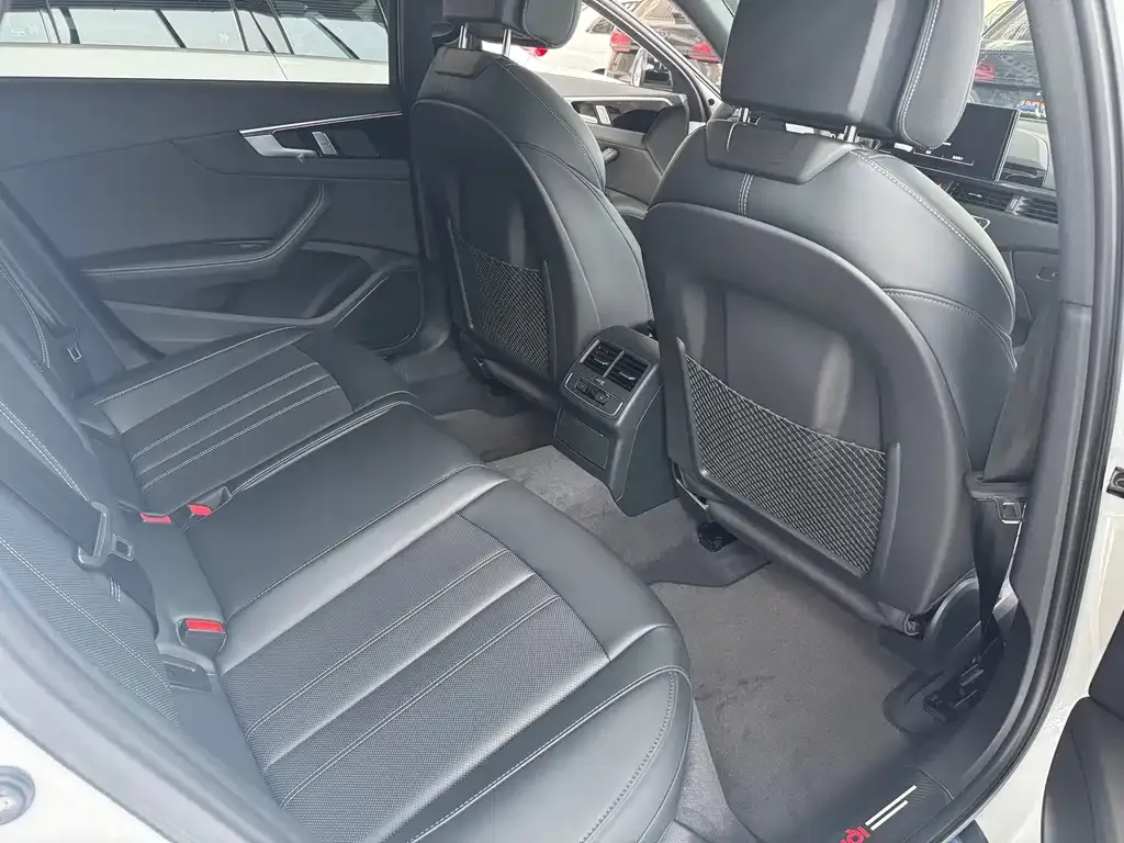 Audi A4L 2025 из CN, фото 7