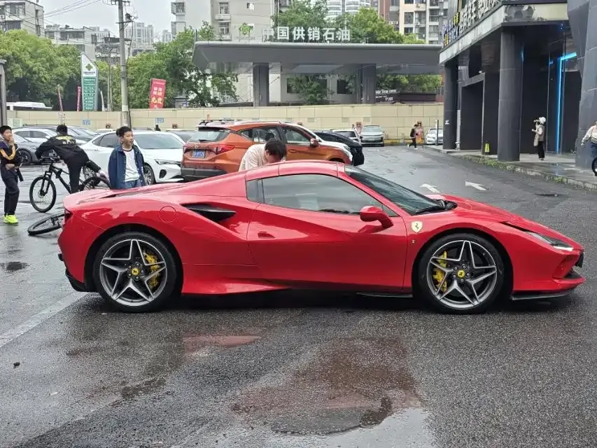 Ferrari F8 — фото 5