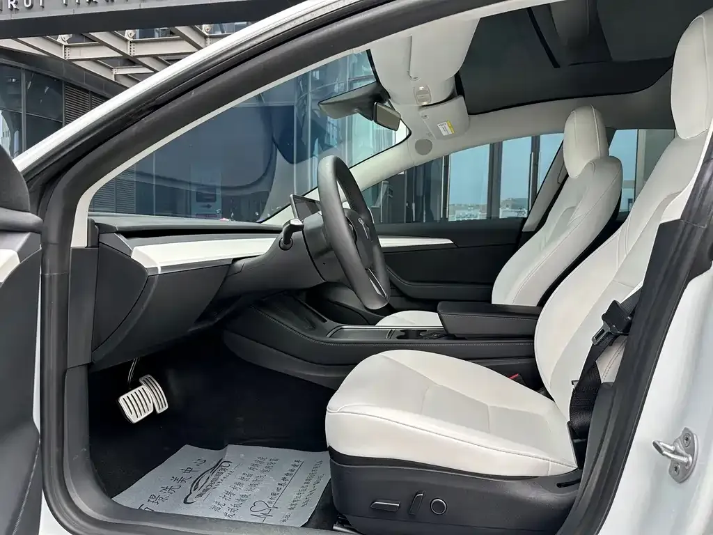 Tesla Model 3 — фото 4