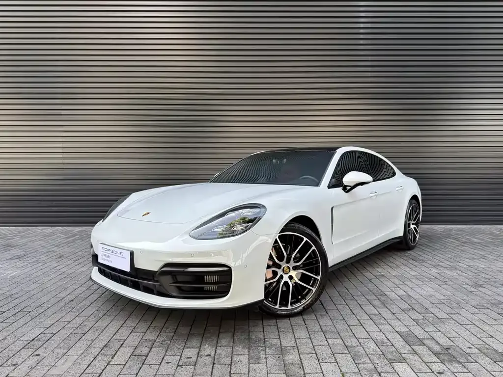 Porsche Panamera — фото 1