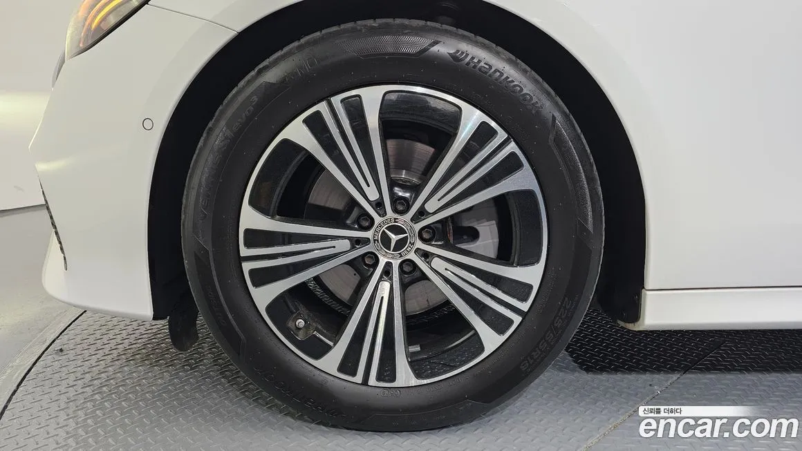Mercedes-Benz E-Class 2024 из KR, фото 9