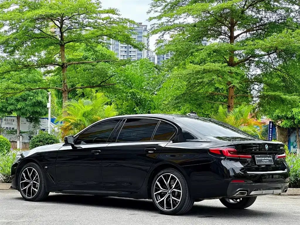 BMW 5 Series — фото 5