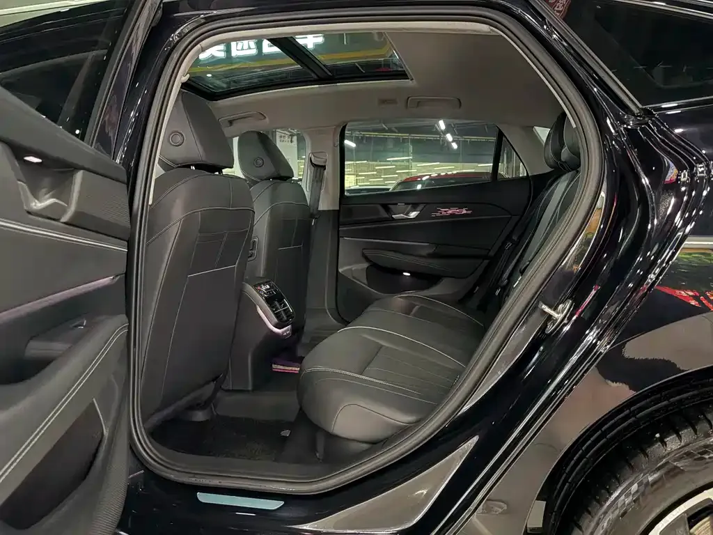 Volkswagen Passat 2025 из CN, фото 3