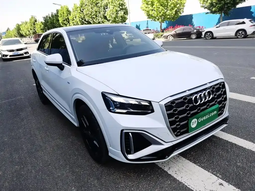 Audi Q2L — фото 10