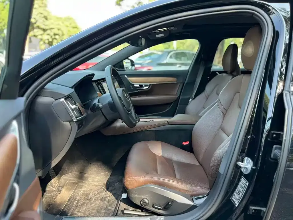 Volvo S90 2024 из CN, фото 2