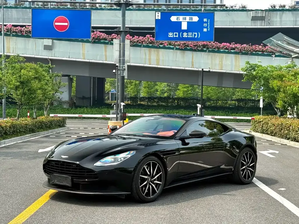 Aston Martin DB11 2023 из CN, фото 4