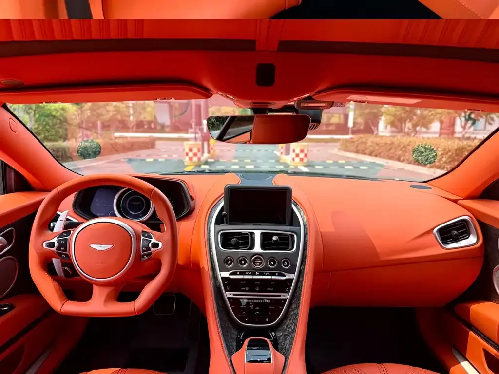 Aston Martin DB11 2023 из CN, фото 8
