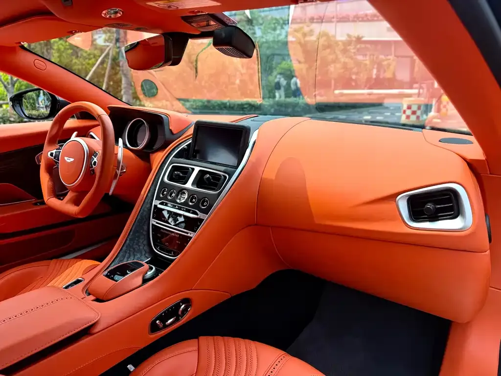 Aston Martin DB11 2023 из CN, фото 2