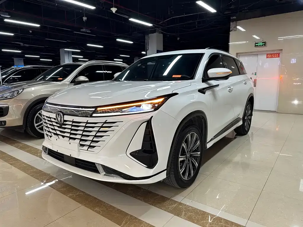 Changan CS75PLUS — фото 1