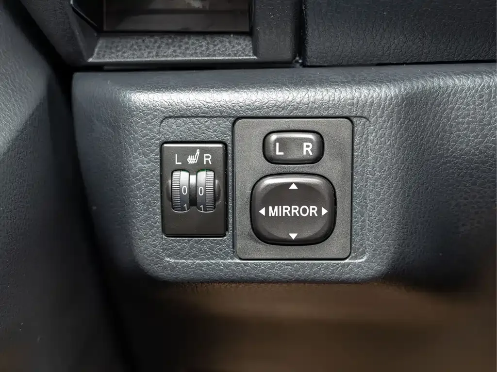 Toyota Yaris L — фото 4