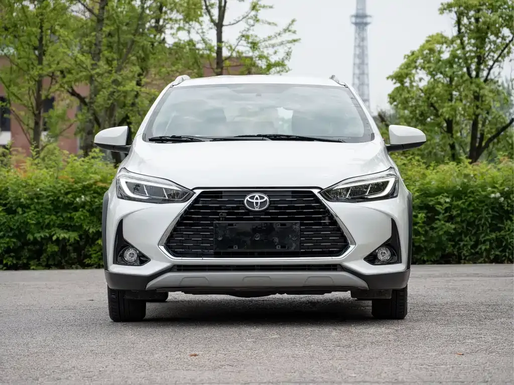 Toyota Yaris L — фото 2