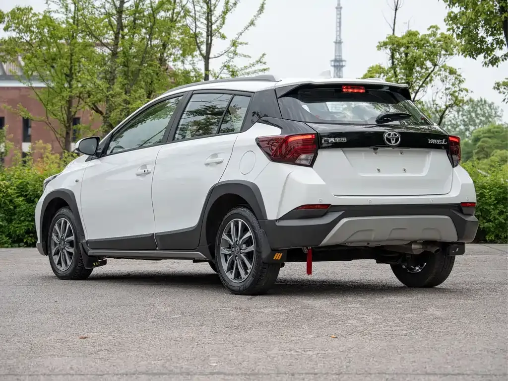 Toyota Yaris L — фото 8