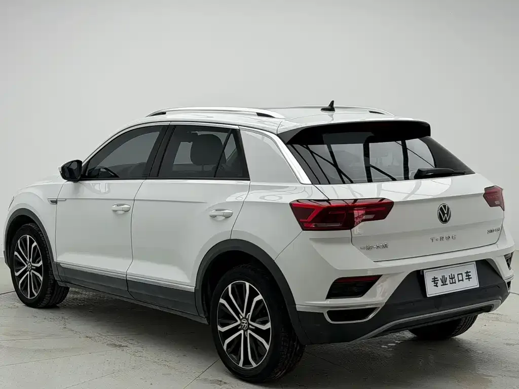 Volkswagen T-Roc — фото 9