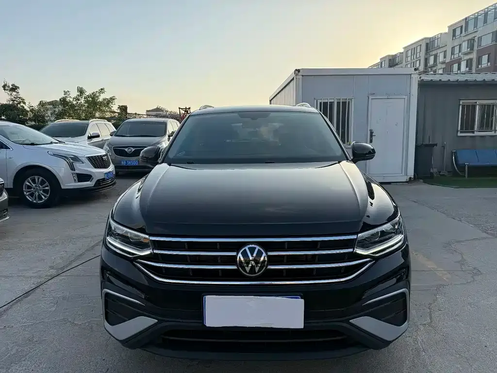 Volkswagen Tiguan L — фото 7