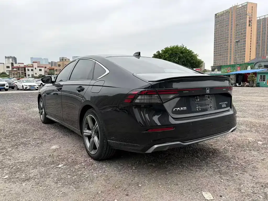 Honda Accord — фото 8