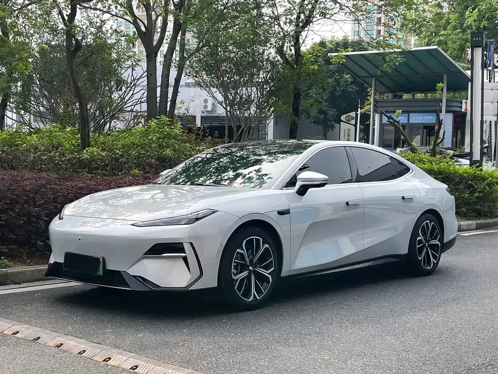 Geely Galaxy E8 — фото 1