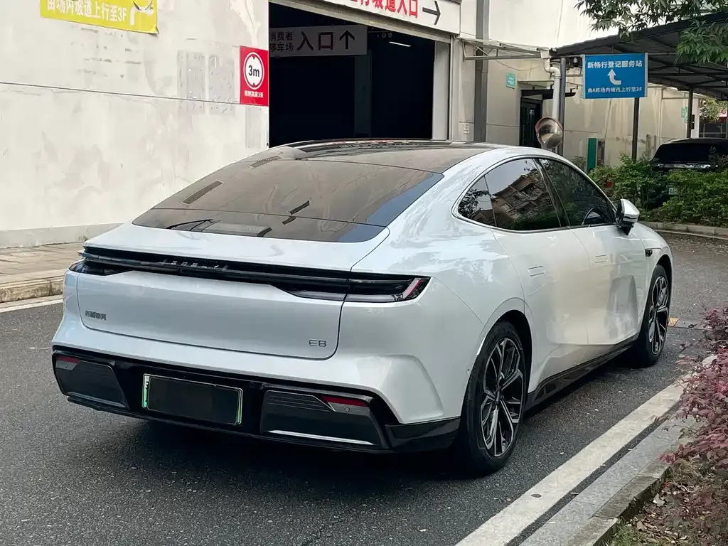 Geely Galaxy E8 — фото 2