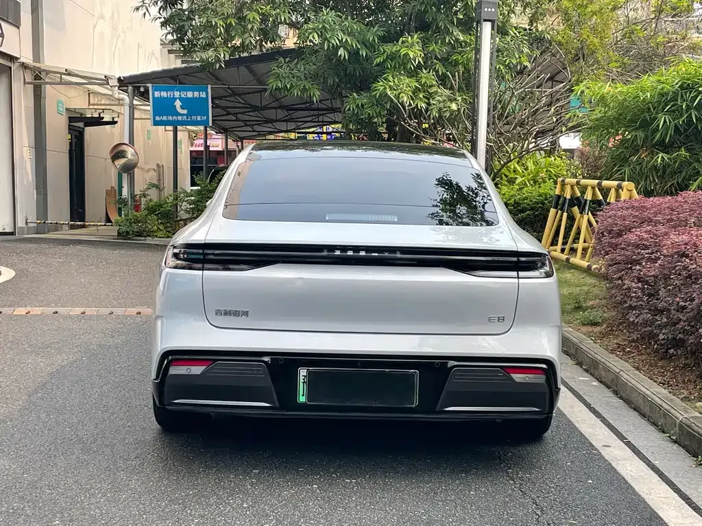 Geely Galaxy E8 — фото 8