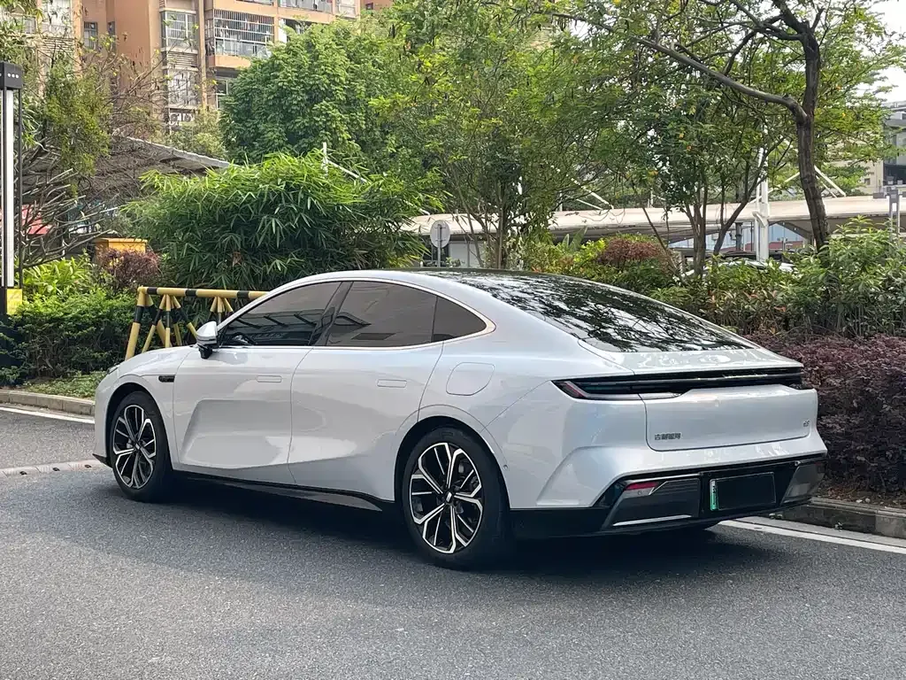 Geely Galaxy E8 — фото 6