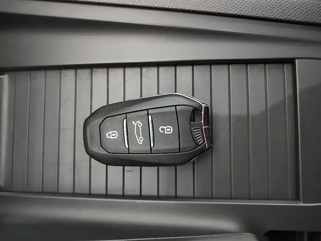 Peugeot 408X 2023 из CN, фото 2