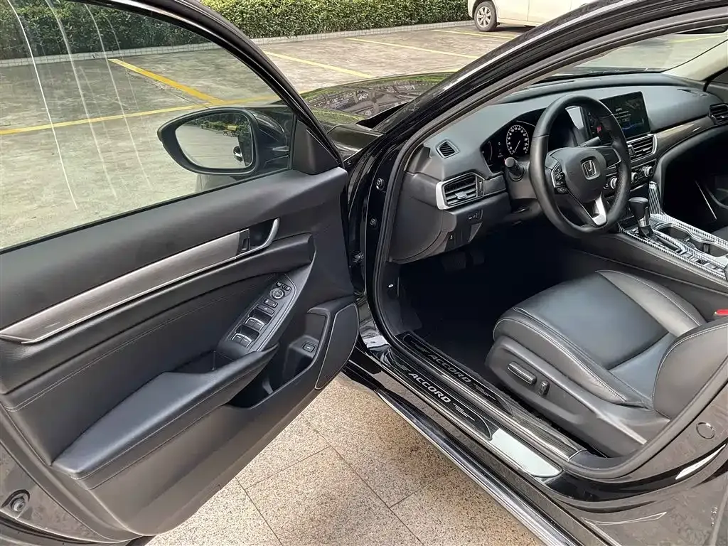 Honda Accord — фото 9