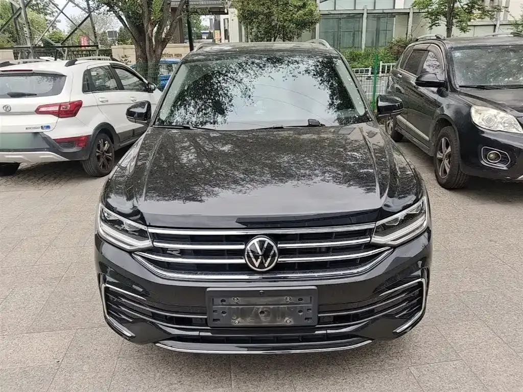 Volkswagen Tiguan L — фото 10