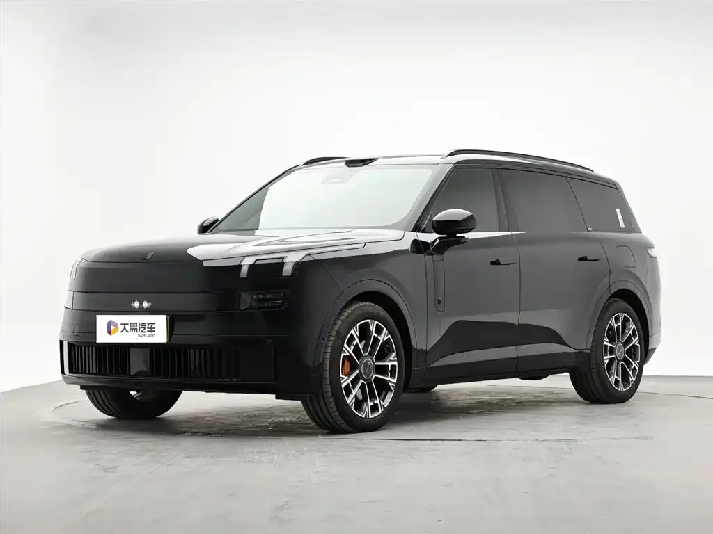 Lynk & Co 900