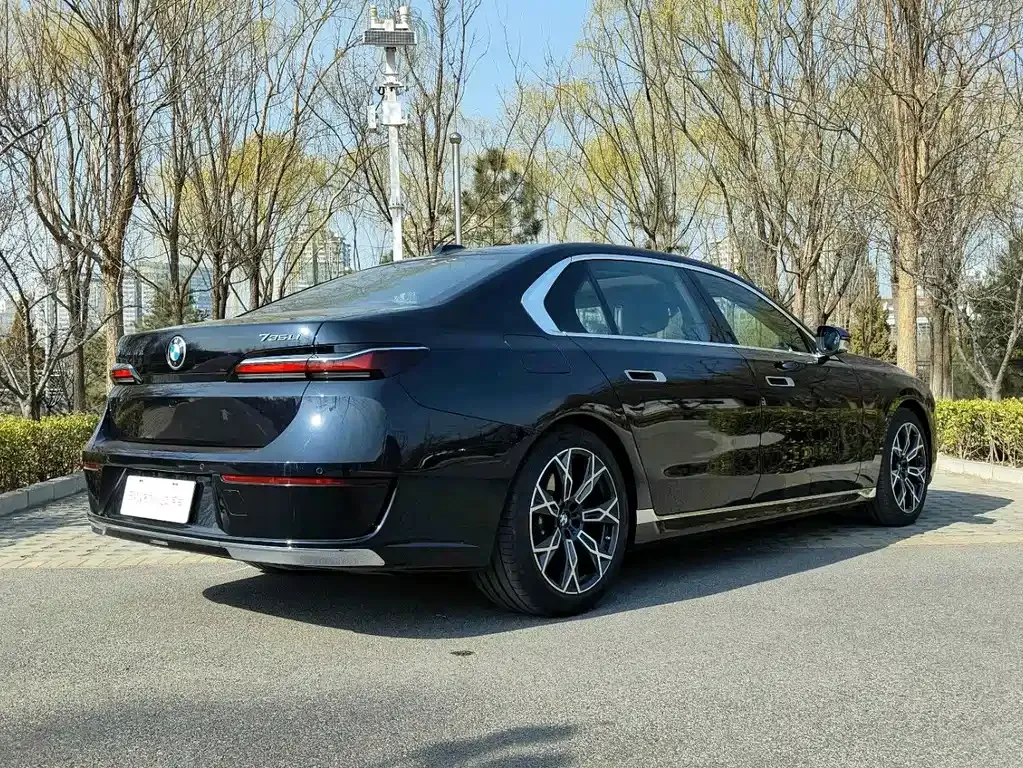 BMW 7 Series 2025 из CN, фото 9